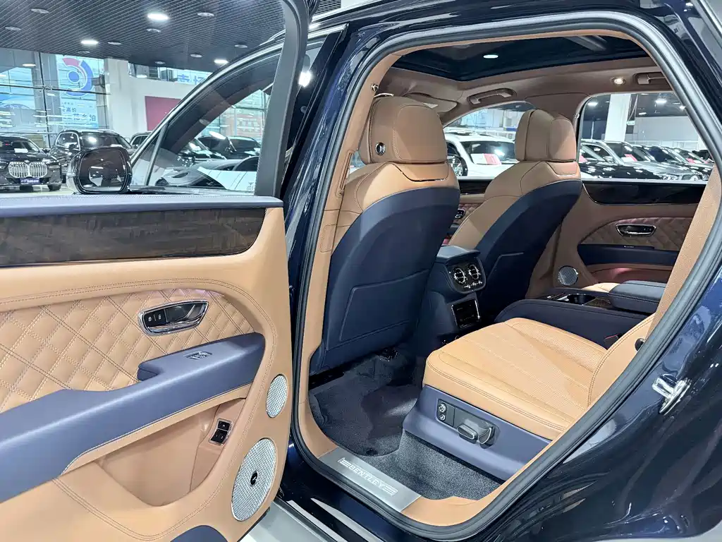 Bentley Bentayga — миниатюра 10