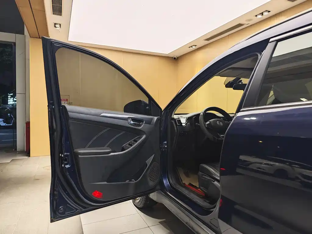 Dongfeng 580 2016 1.5T MT Luxury