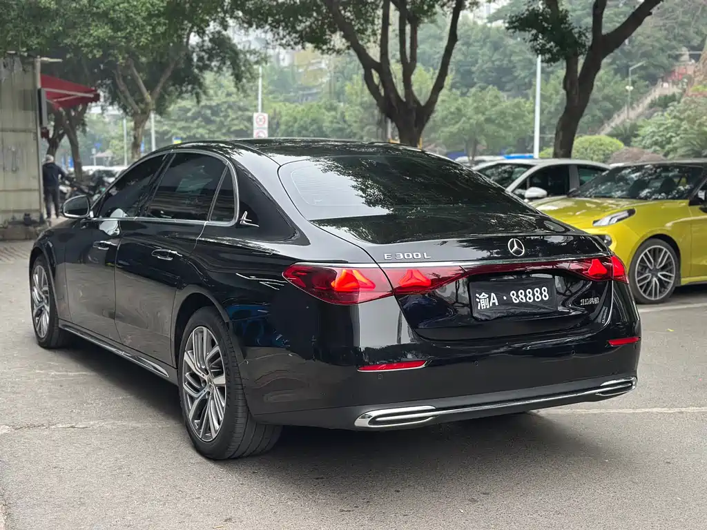 MERCEDES-BENZ E CLASS