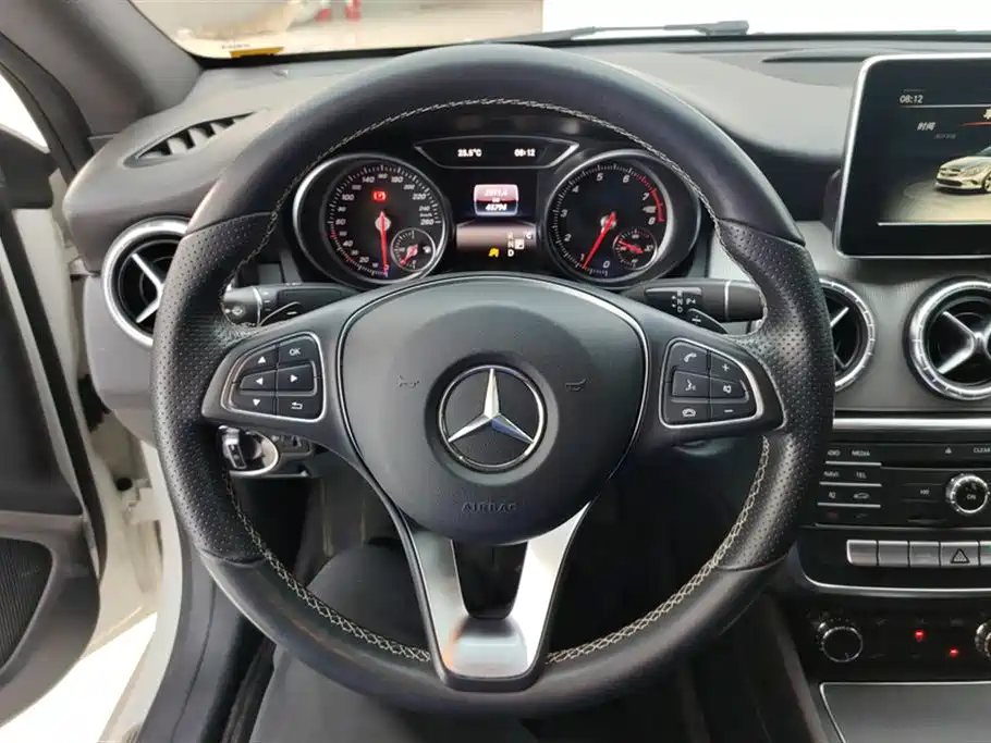 MERCEDES-BENZ CLA