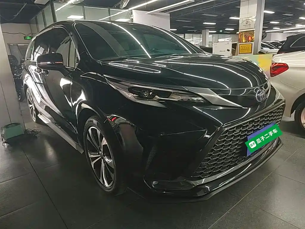 Toyota Granvia 2023 2.5L Luxury PLUS