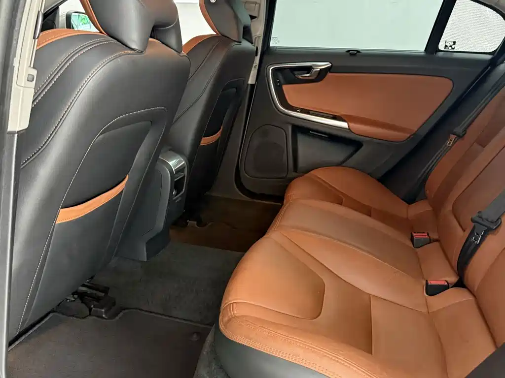 Volvo S60 PHEV — миниатюра 11