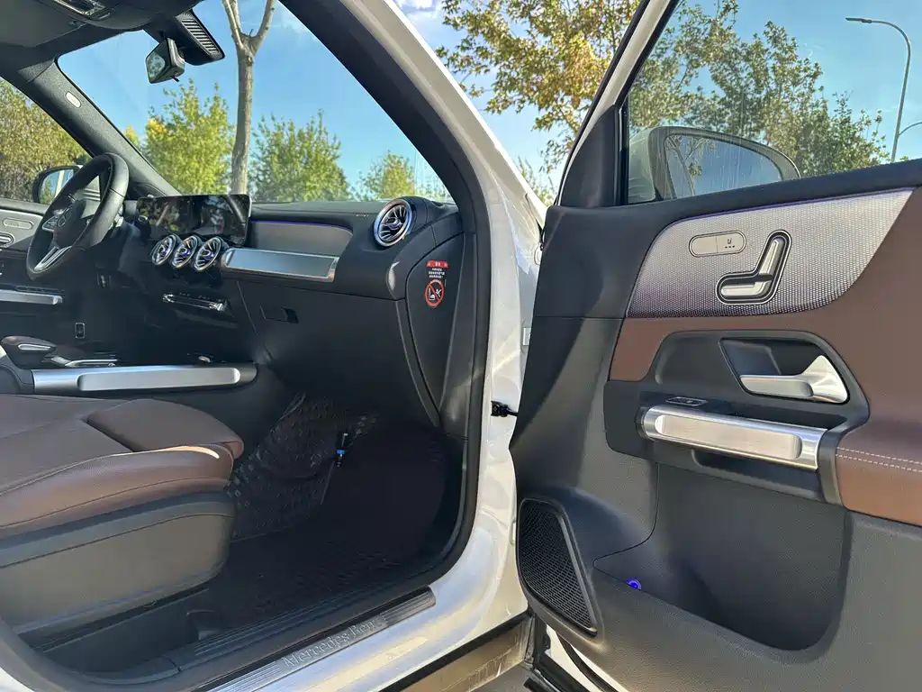 Mercedes-Benz GLB — миниатюра 16