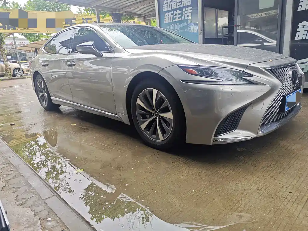 Lexus LS 2018 500h V