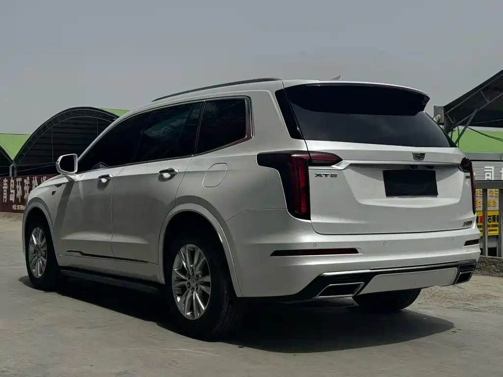 Cadillac XT6 2020 28T мест