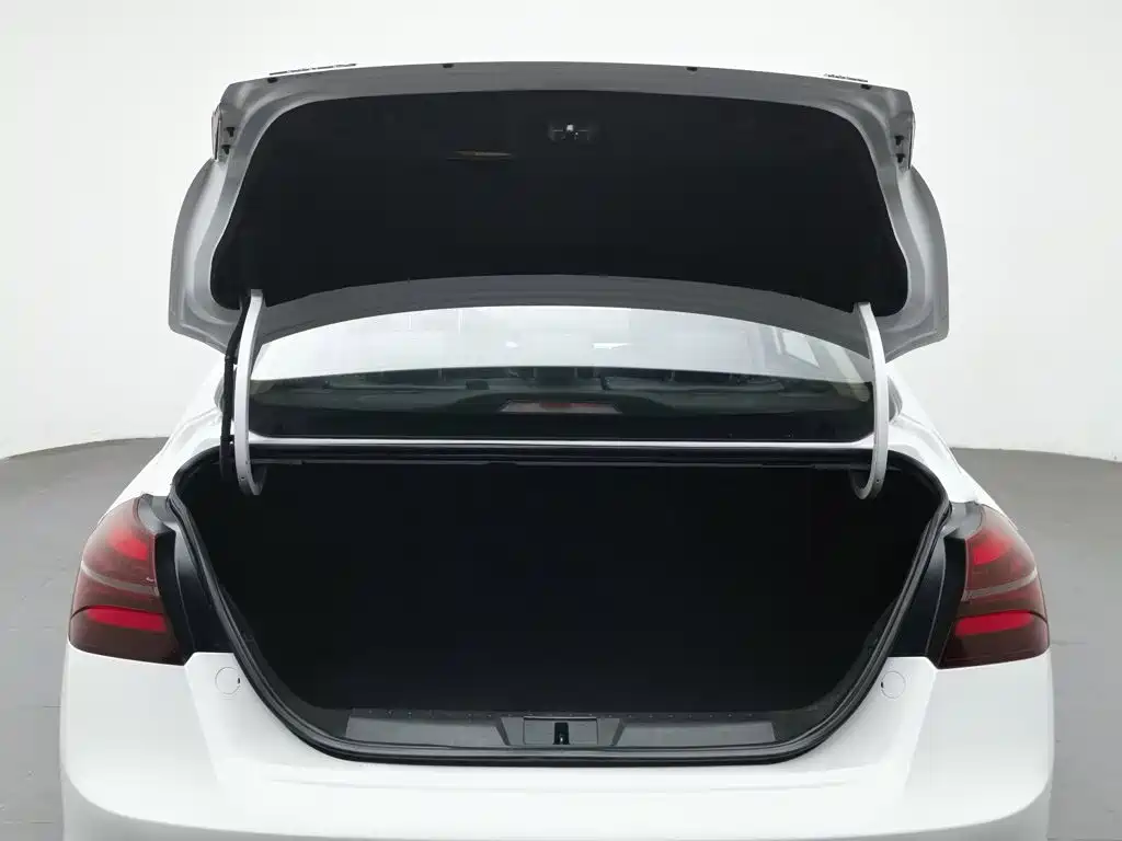 Geely Emgrand — миниатюра 16