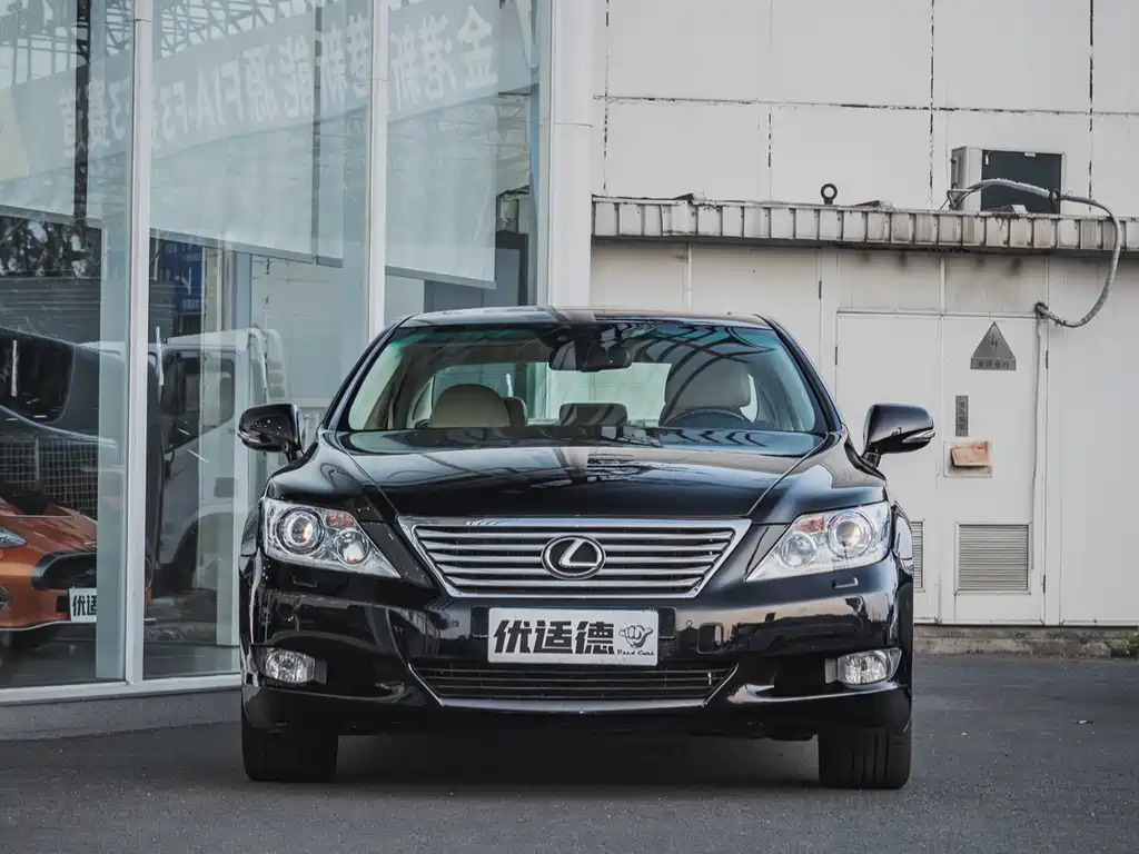 Lexus LS 460L Luxury Edition, фото 2