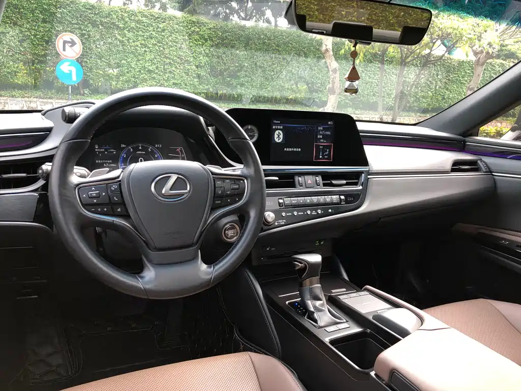 LEXUS ES