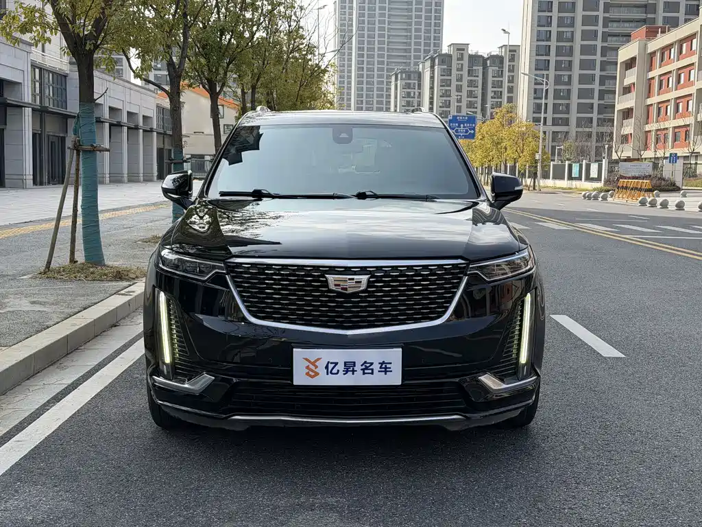 CADILLAC XT6