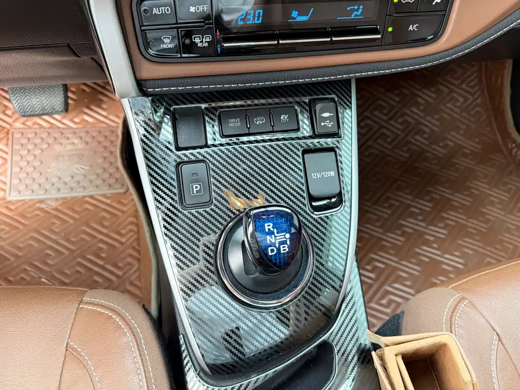 Toyota Corolla Hybrid — миниатюра 11