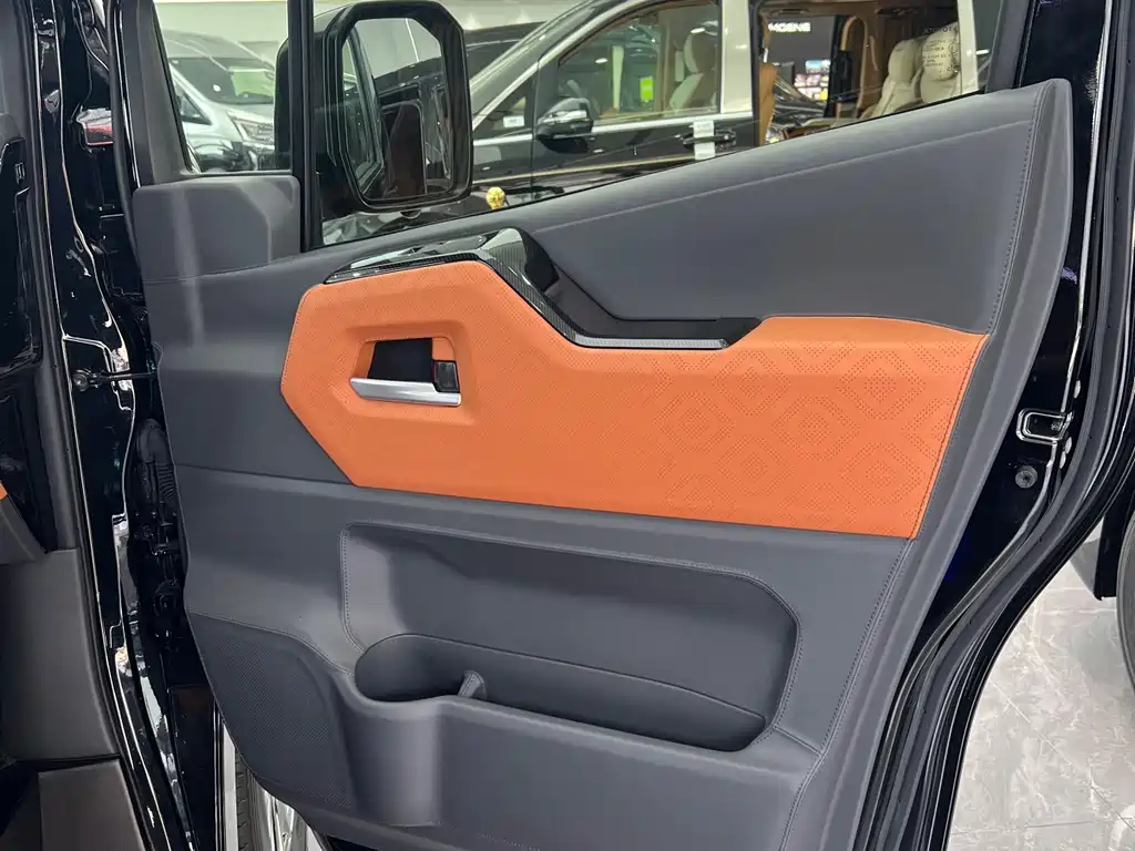 Toyota HiAce 2025 3.5L AT