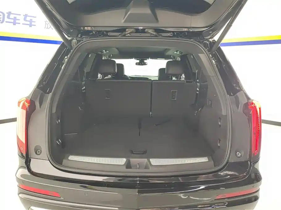 Cadillac XT6 2020 28T мест