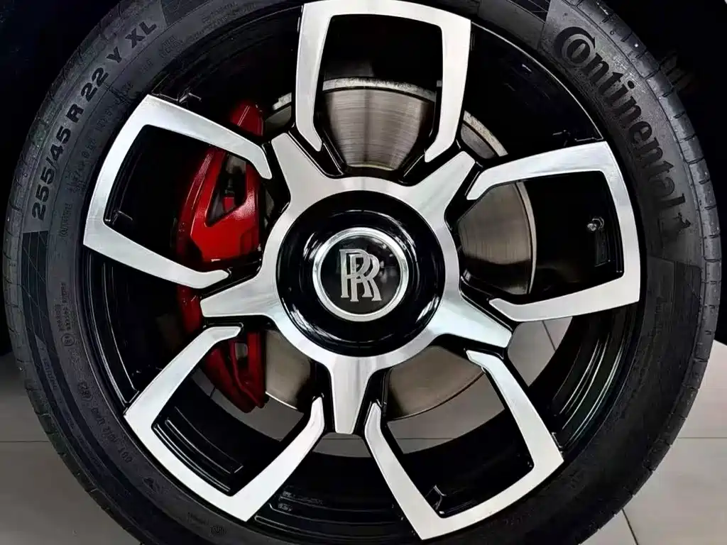 Rolls-Royce Cullinan — миниатюра 11