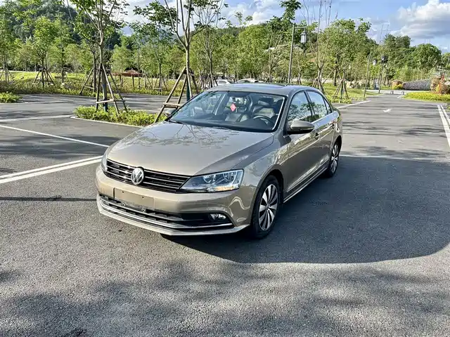 VOLKSWAGEN SAGITAR 2017