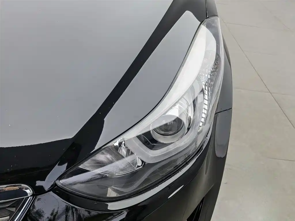 Hyundai Elantra 2016 1.6L AT
