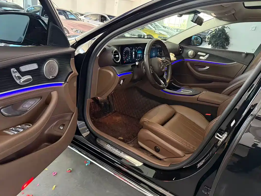 Mercedes-Benz E-Class — миниатюра 6