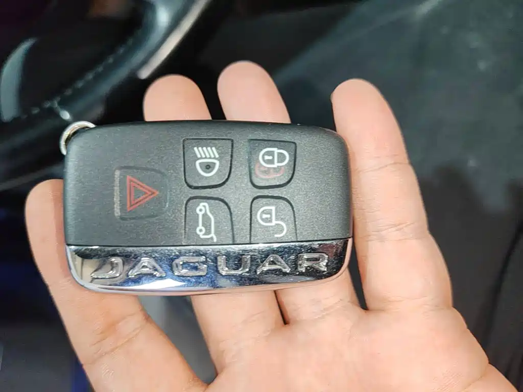 Jaguar F-PACE — миниатюра 17