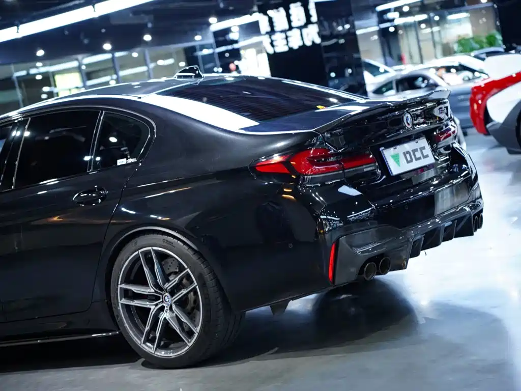 BMW M5 — миниатюра 7