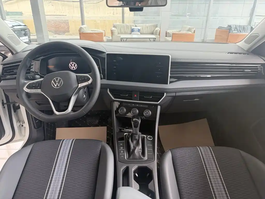 Volkswagen Sagitar 2025 200TSI DSG