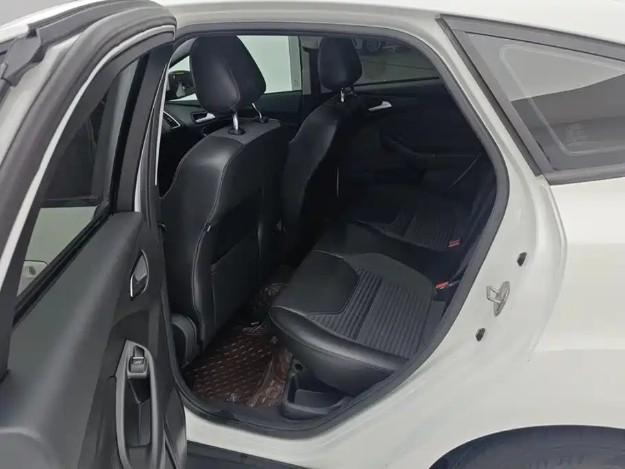 Ford Focus — миниатюра 11