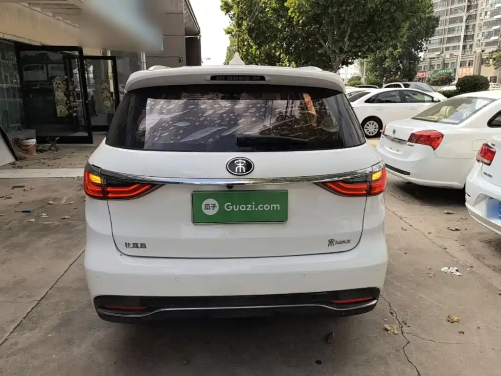 BYD MAX — миниатюра 6