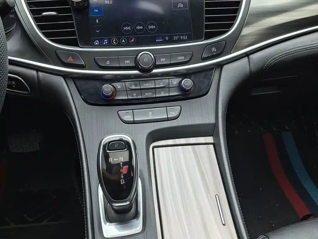 Buick LaCrosse — миниатюра 10