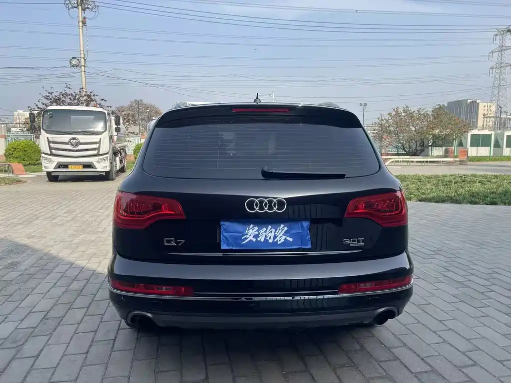 Audi Q7 2011 3.0 TFSI (200kW