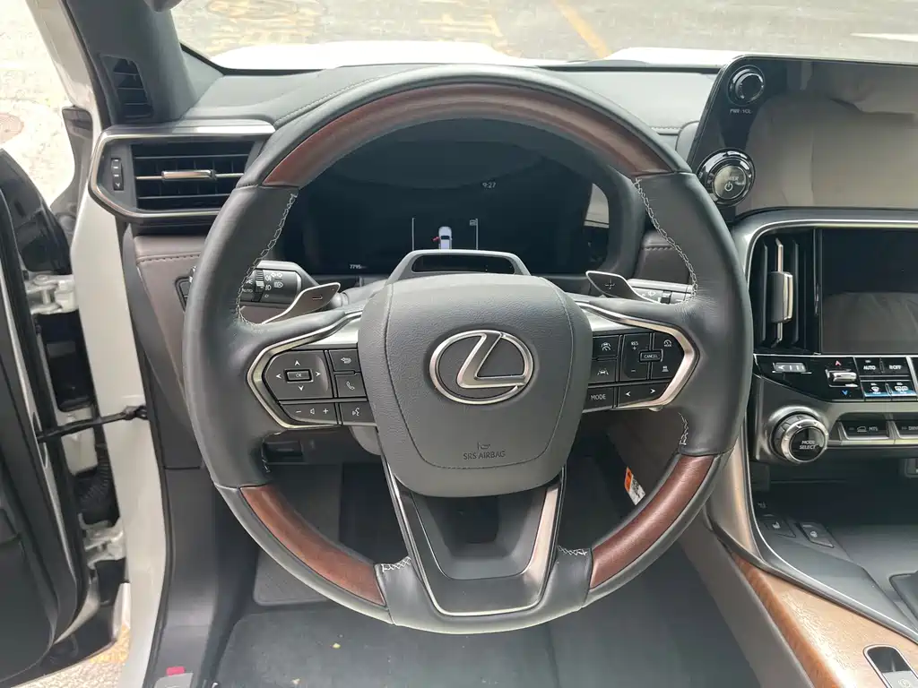 Lexus LX 2025 700h