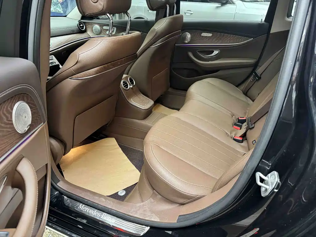 Mercedes-Benz E-Class — миниатюра 5