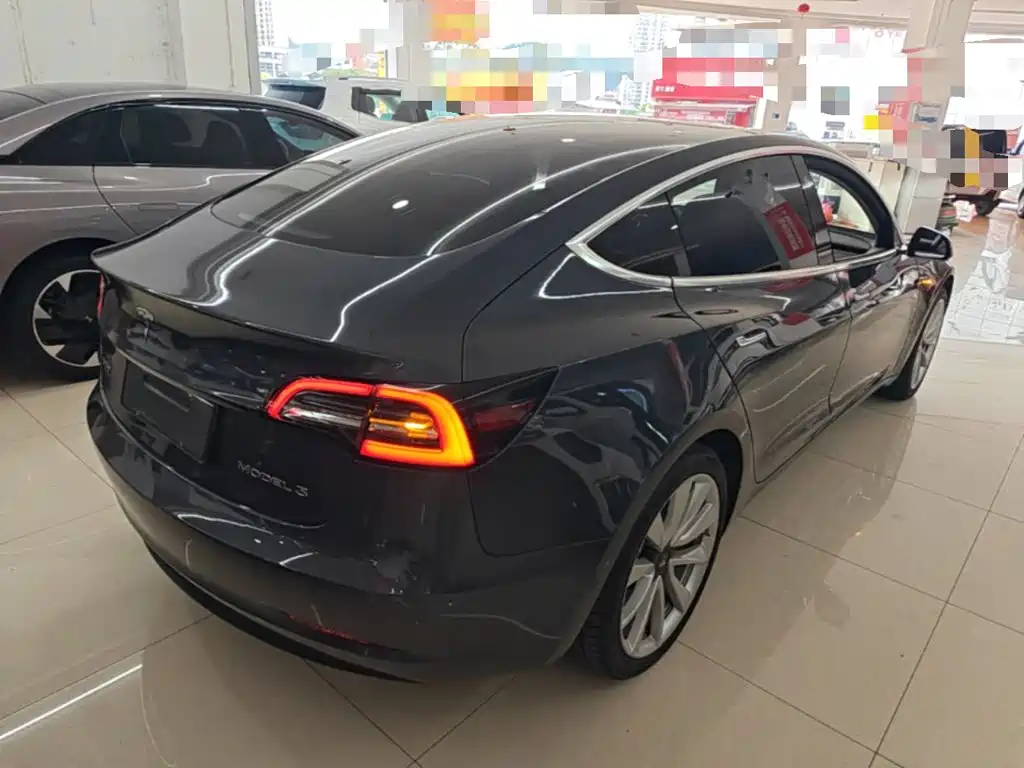 Tesla Model 3 — миниатюра 7