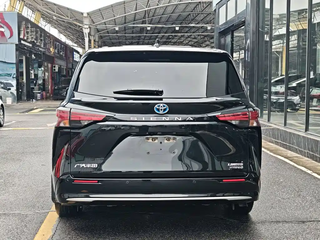 Toyota Sienna — миниатюра 14