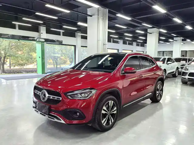 MERCEDES-BENZ GLA