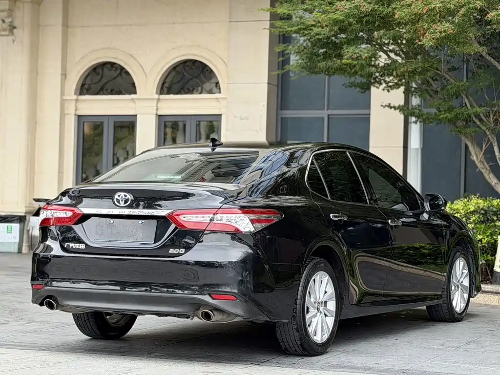 Toyota Camry — миниатюра 8