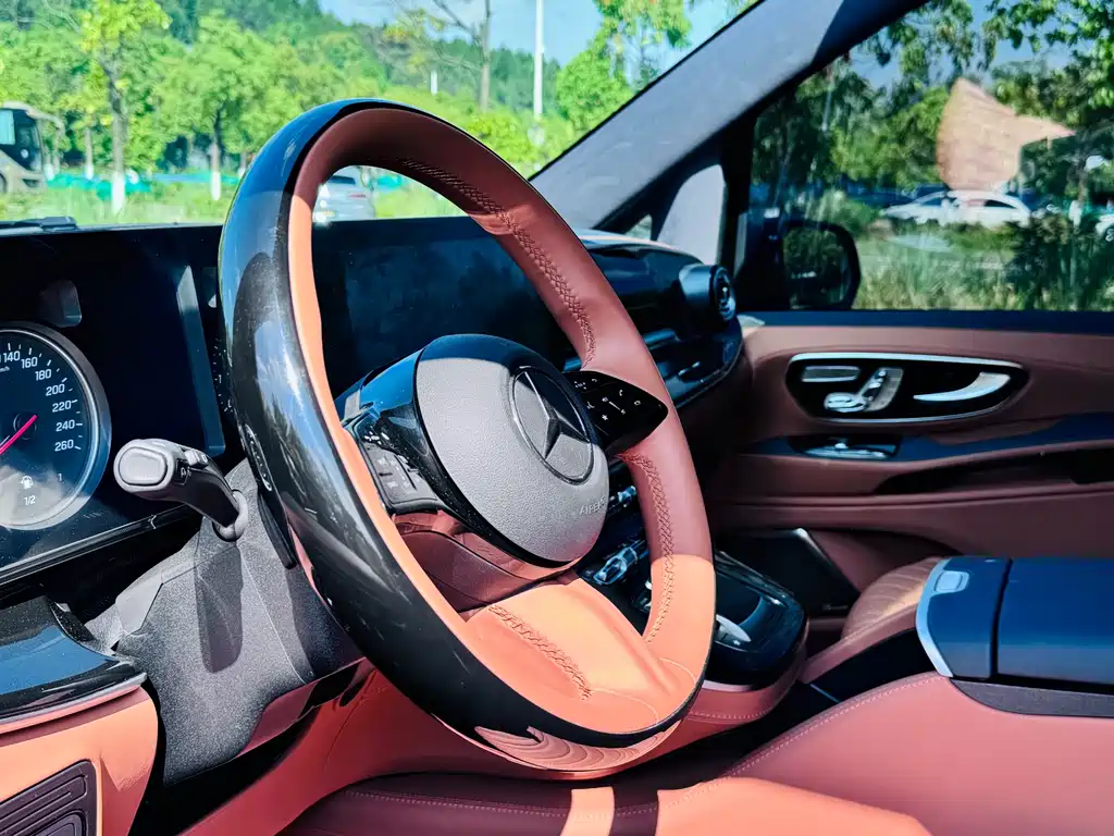 Mercedes-Benz Vito 2024 2.0T Elite 7 мест