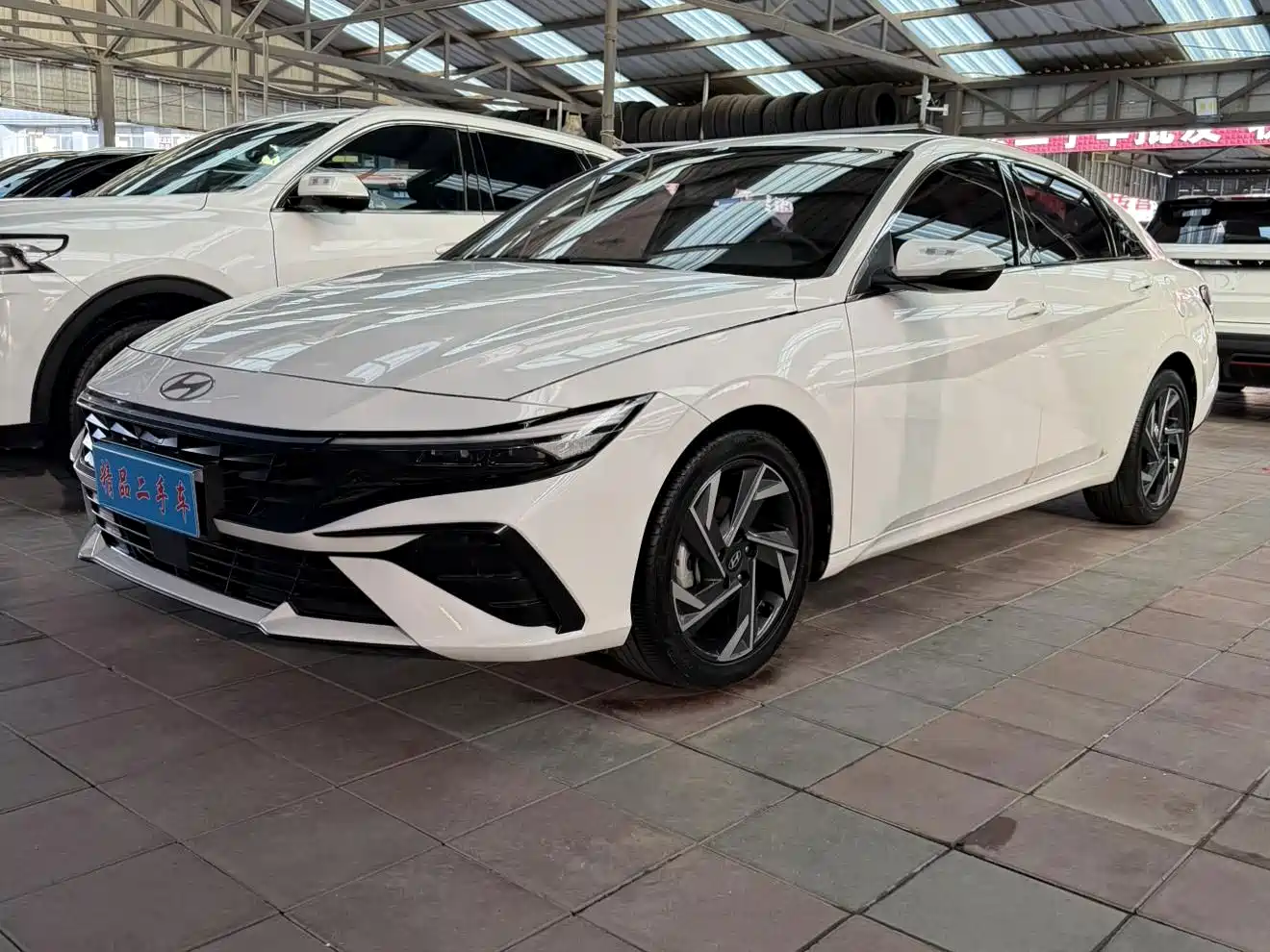 伊兰特 2023款 1.5L CVT LUX尊贵版 2023