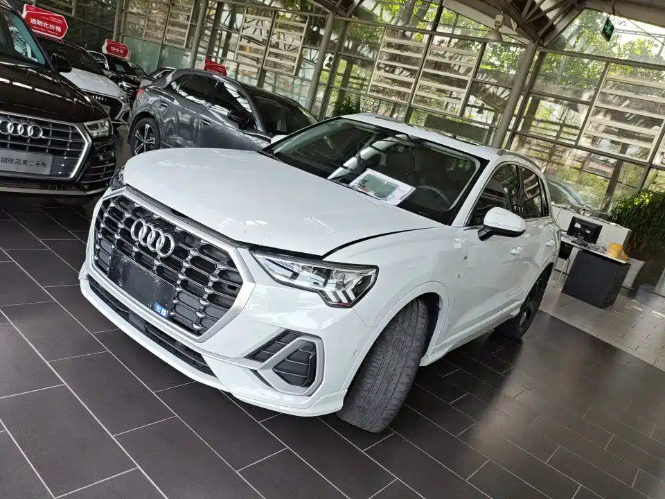 Audi Q3 2023 35 TFSI Fashion (1.4T)