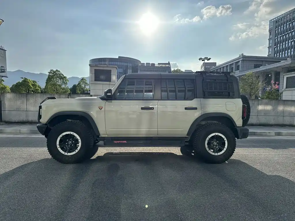 Ford Bronco — миниатюра 3