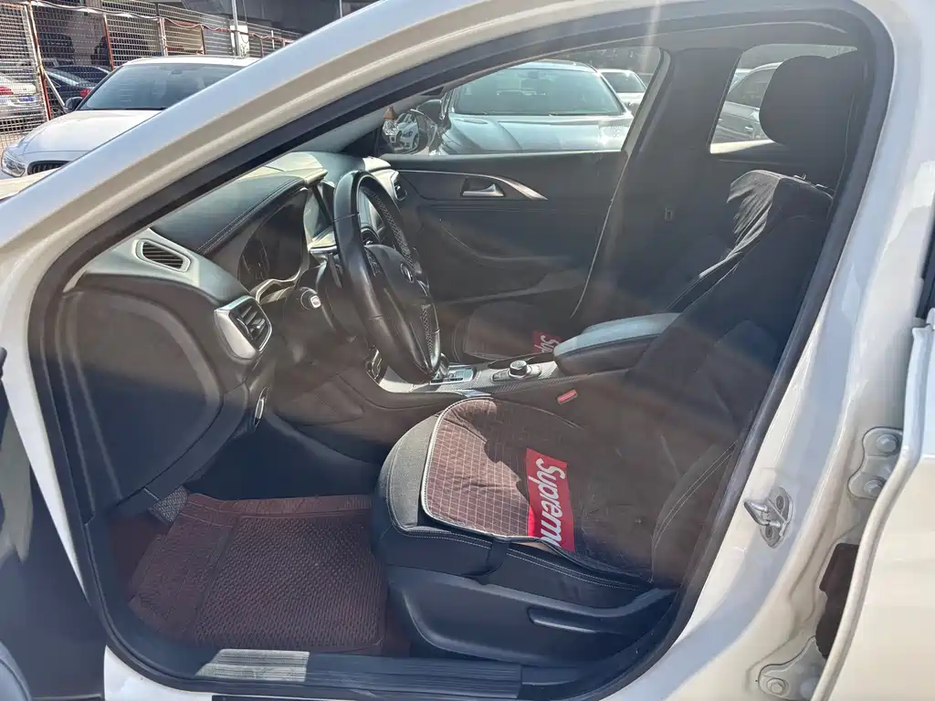 Infiniti QX30 — миниатюра 7