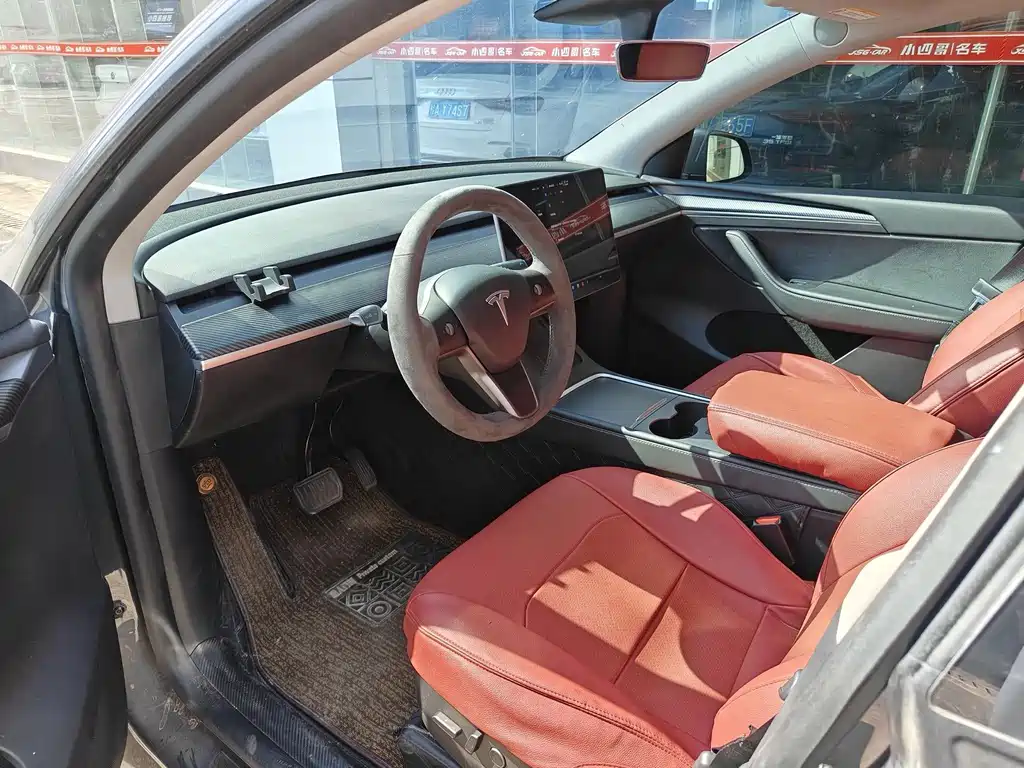 Tesla Model Y — миниатюра 7