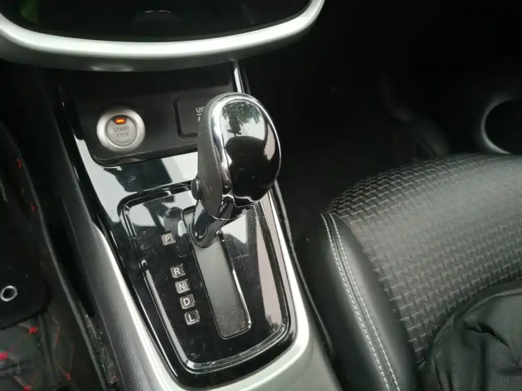 Nissan Tiida — миниатюра 7