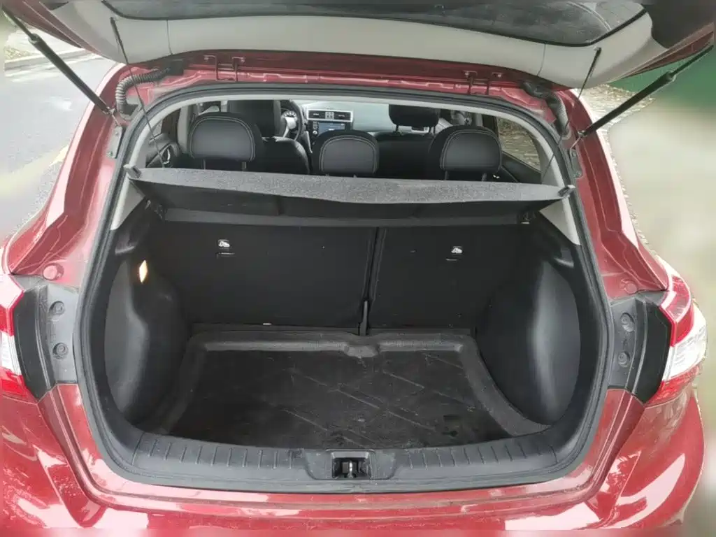 Nissan Tiida — миниатюра 10