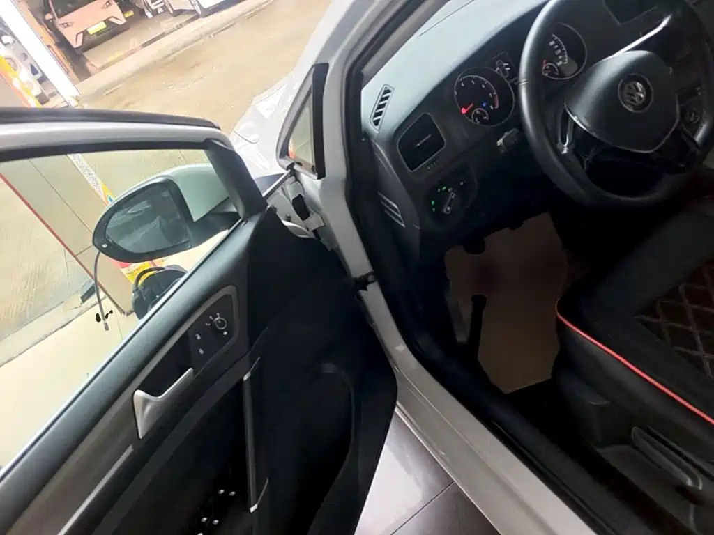 Volkswagen Golf — миниатюра 16