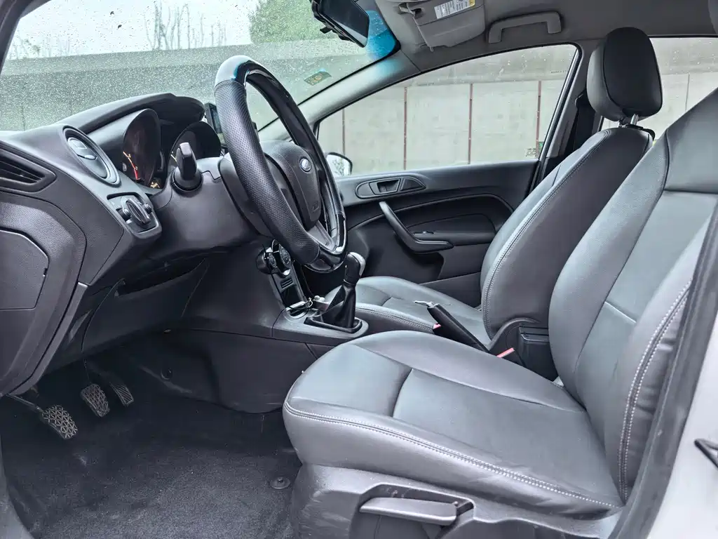 Ford Fiesta 2013 1.5L MT