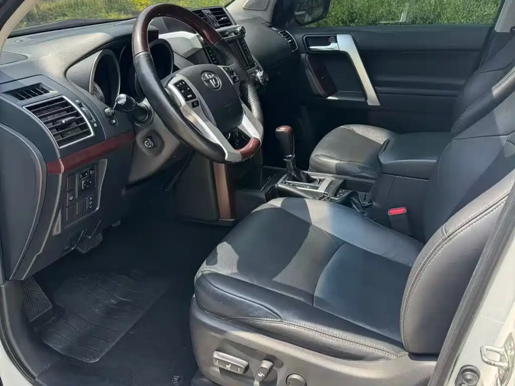 Toyota Land Cruiser Prado 2014 4.0L AT VX NAVI