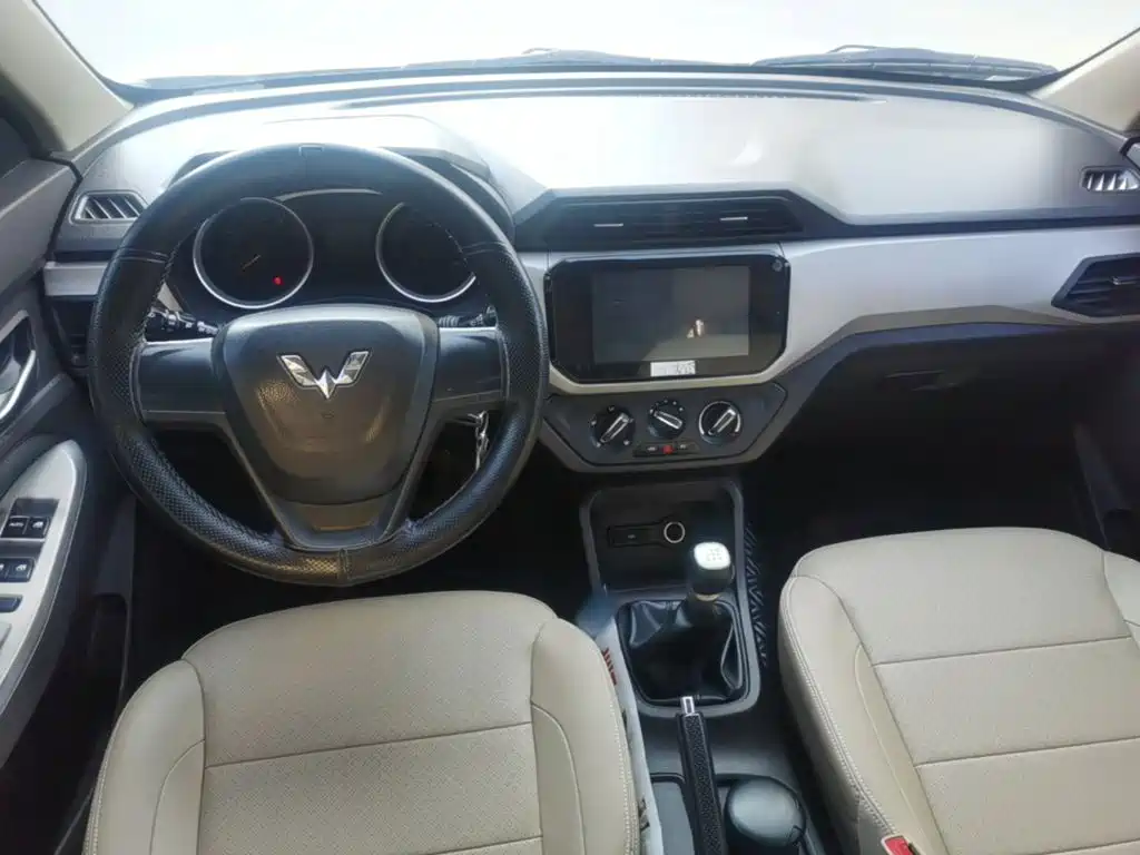Wuling Hongguang — миниатюра 10