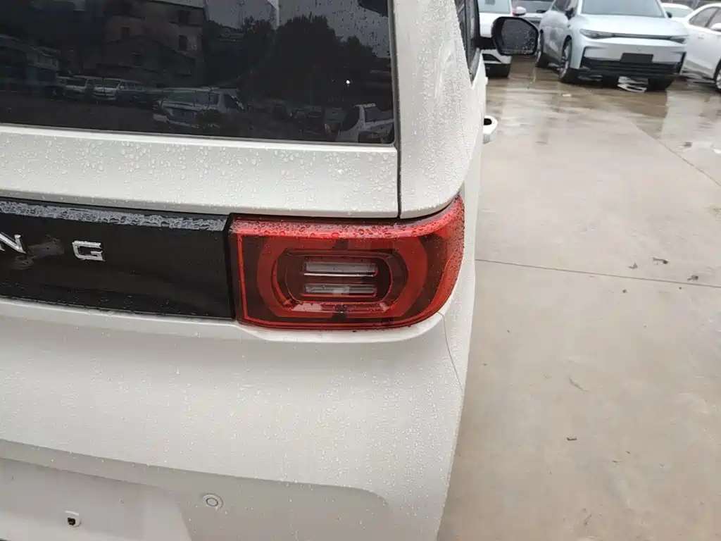 Wuling MINIEV — миниатюра 8