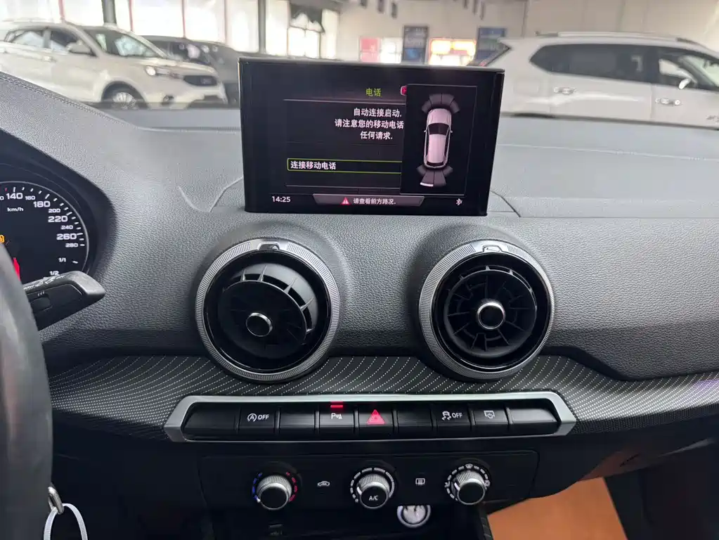 Audi Q2L — миниатюра 10