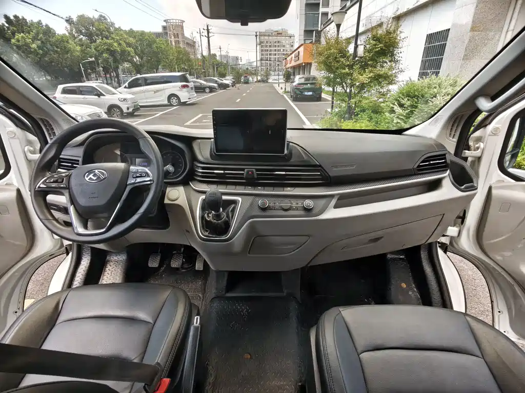 Maxus V90 — миниатюра 6