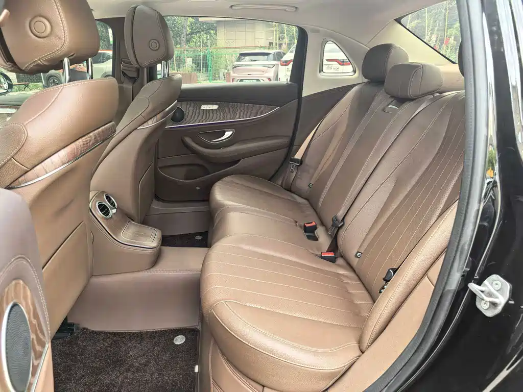 Mercedes-Benz E-Class — миниатюра 14