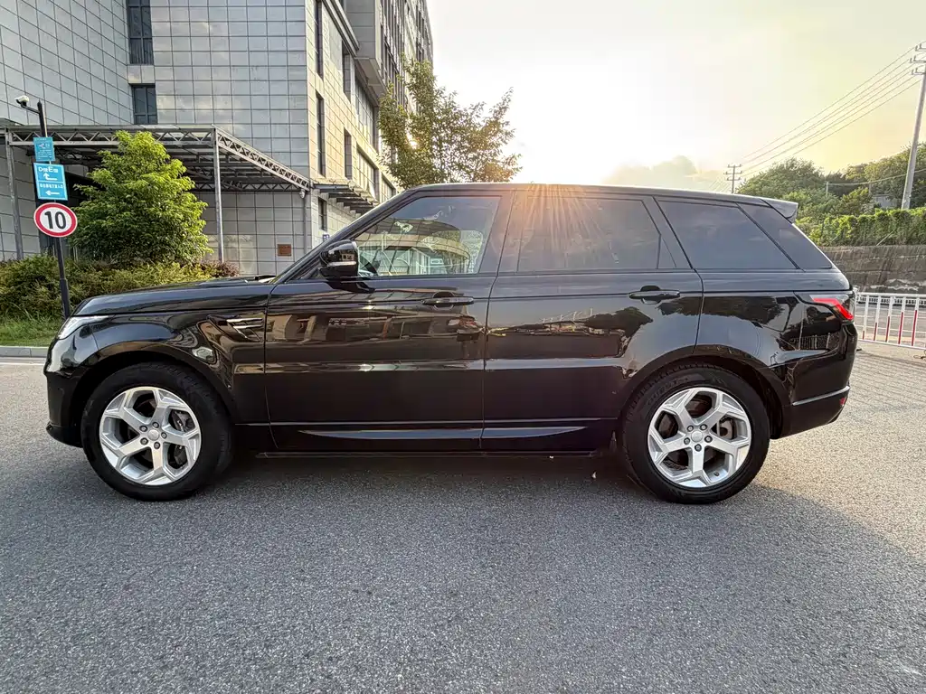 Land Rover Sport PHEV — миниатюра 13